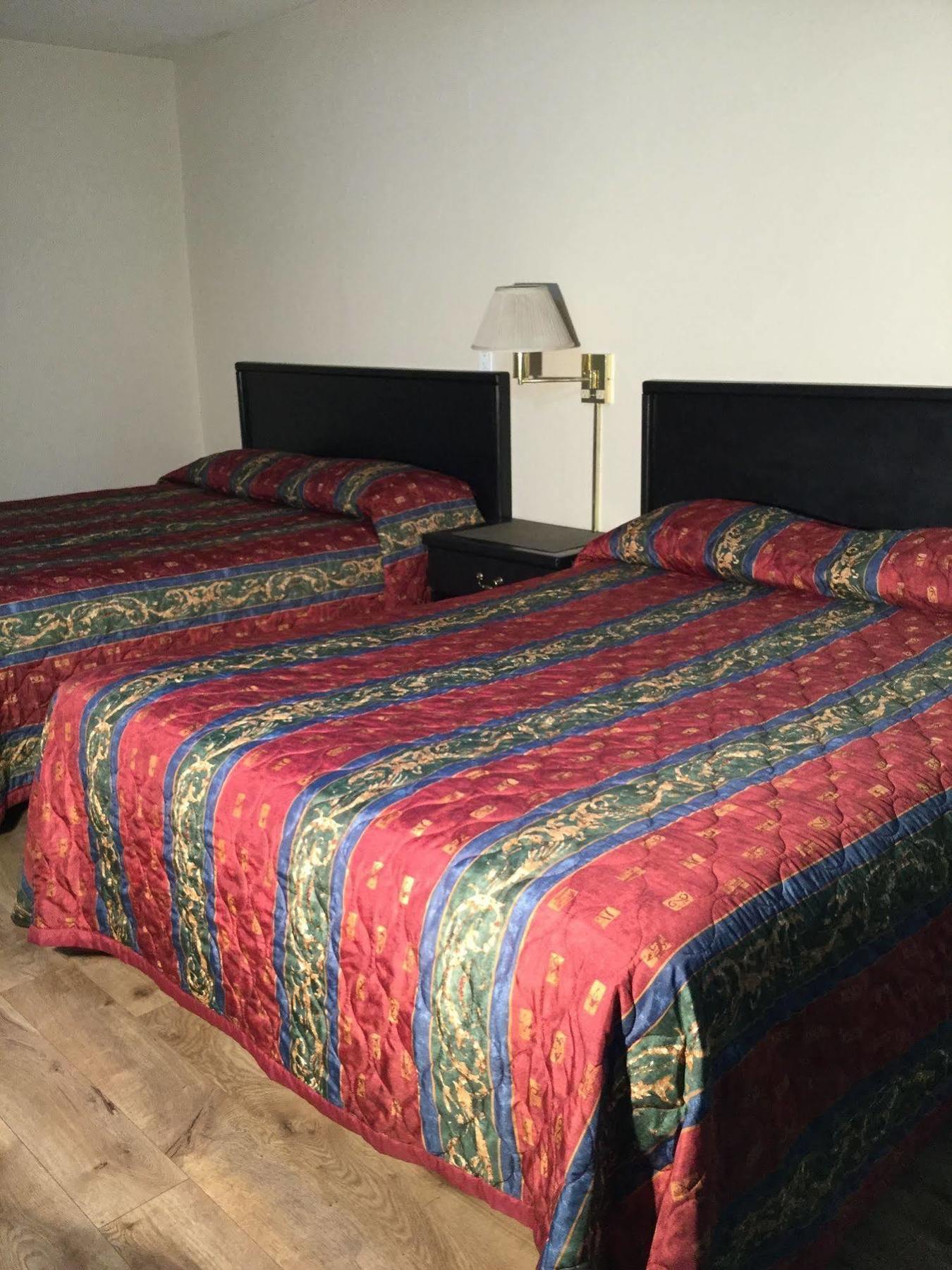 Diamond View Motel Сузанвилл Экстерьер фото