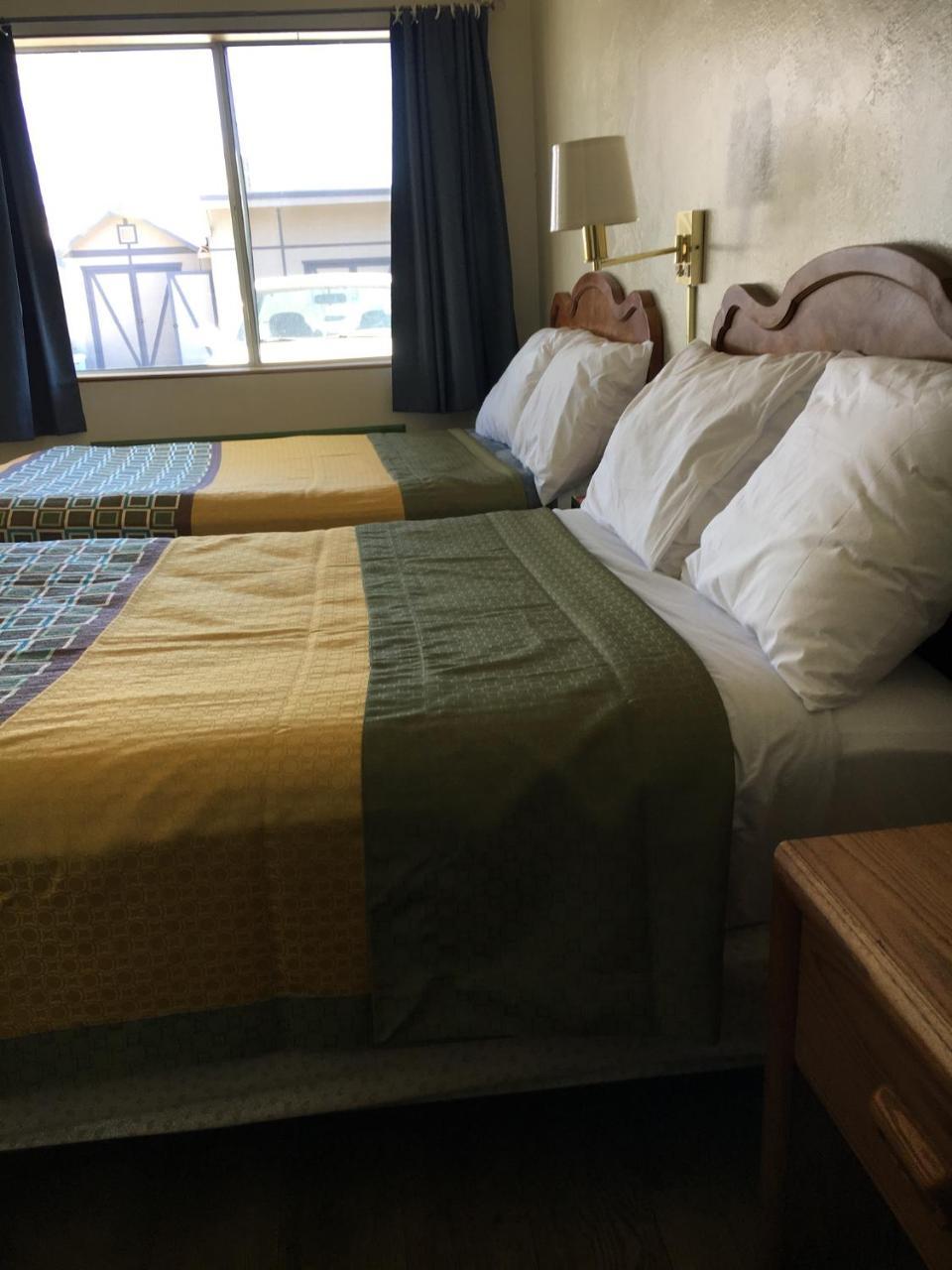 Diamond View Motel Сузанвилл Экстерьер фото